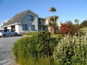 DeCourcey's Hazelbrook Farmhouse B&B